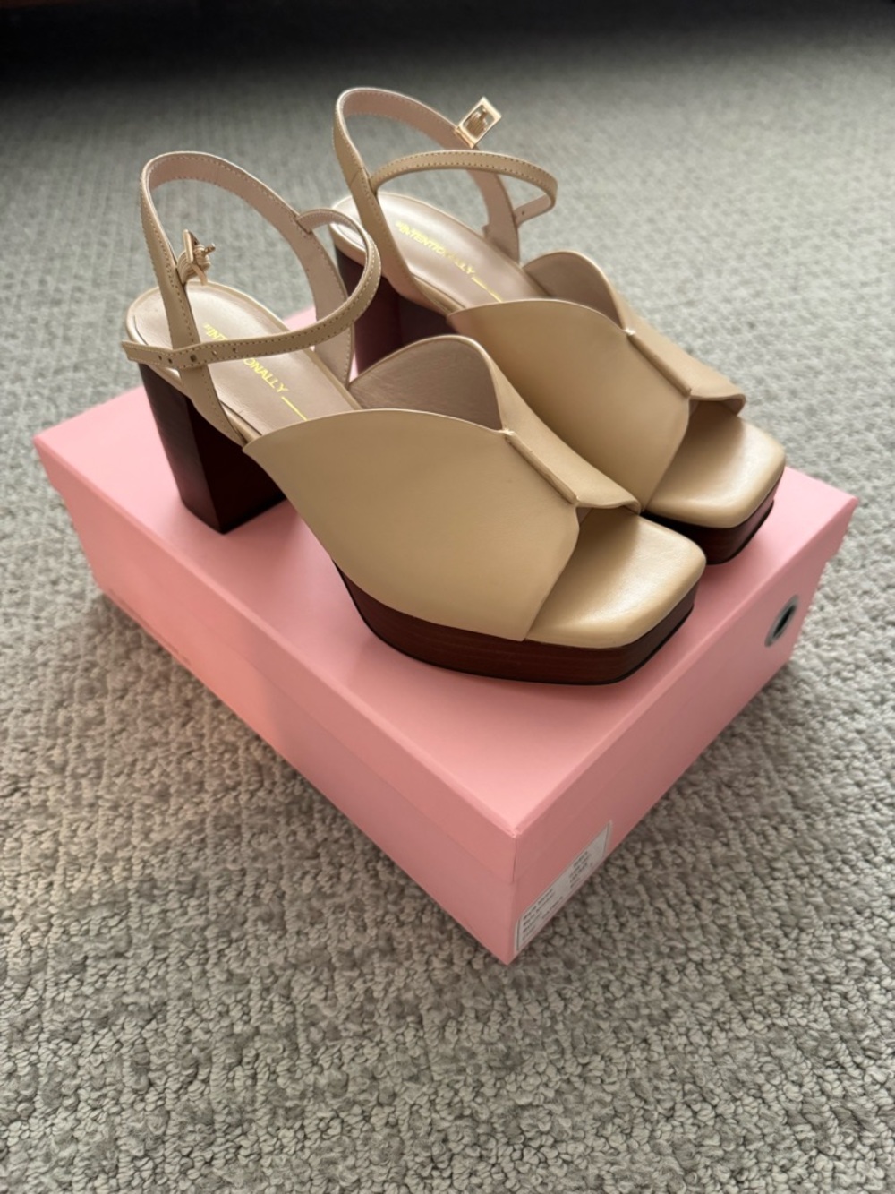 Intentionally Blank ZURICH STACKED WOOD PLATFORM HEEL / Oatmilk